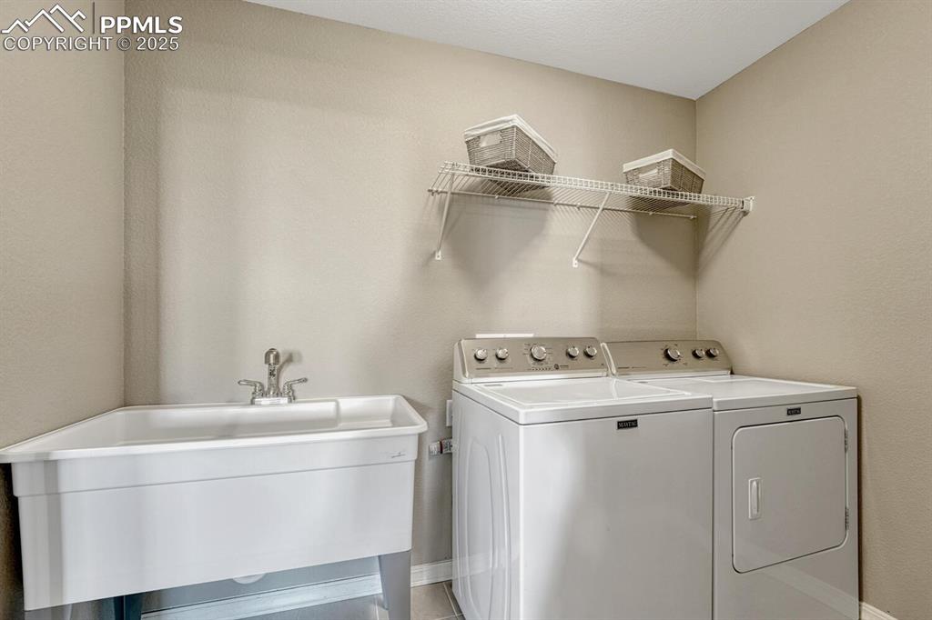 Image 39 of 50: Laundry