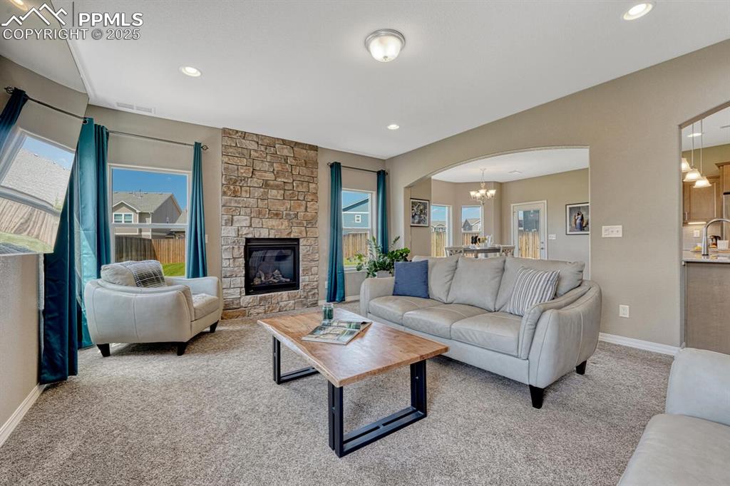 Image 5 of 50: Living Room