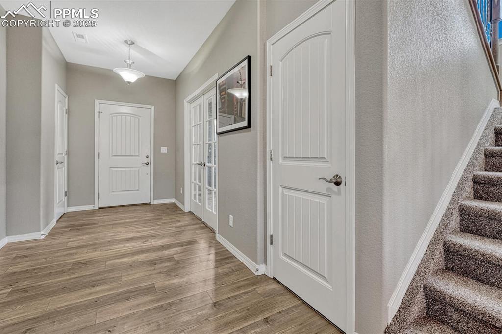 Image 7 of 50: Entry