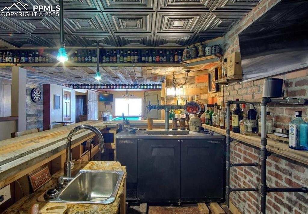 Image 32 of 42: Bar with a sink