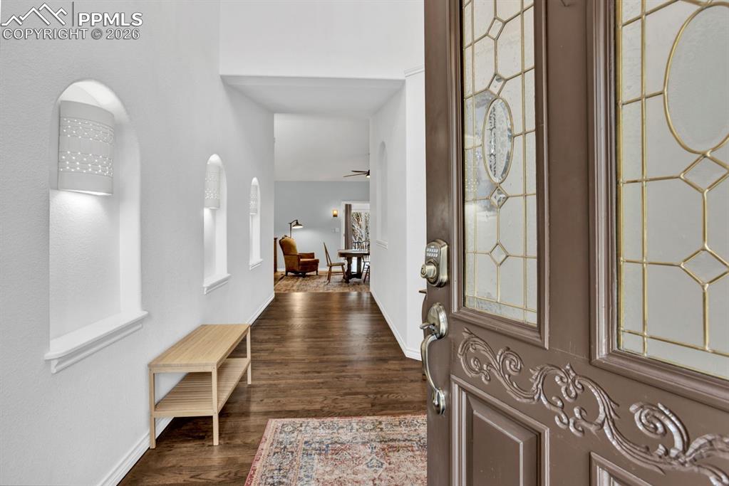 Image 5 of 49: Grand front entry!