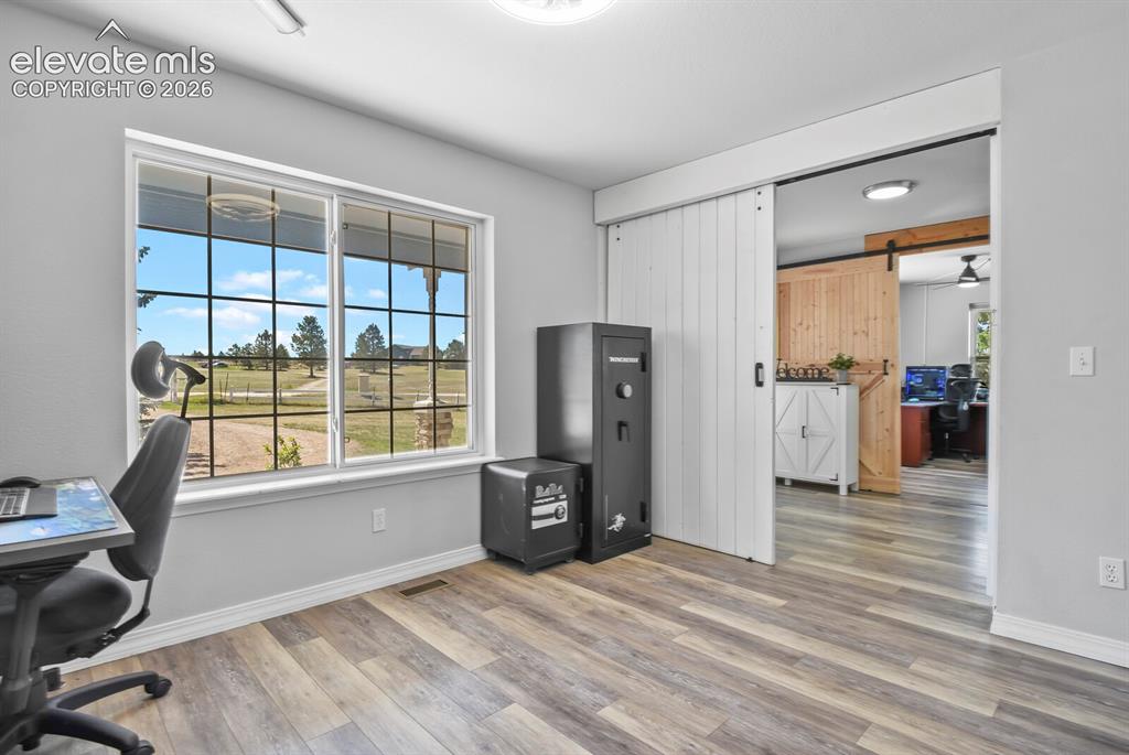 Image 9 of 50: Office