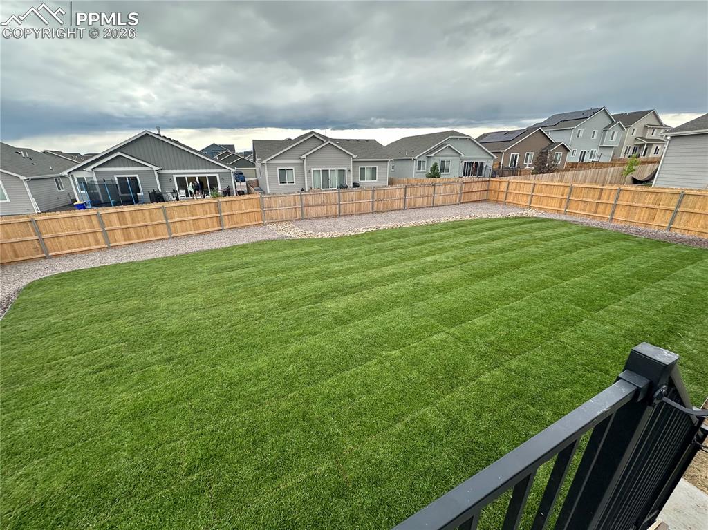 Image 36 of 42: Yard