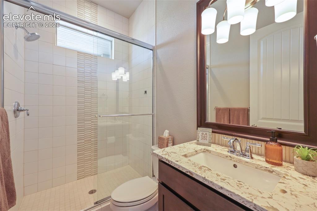 Image 18 of 38: Secondary bath on upper level