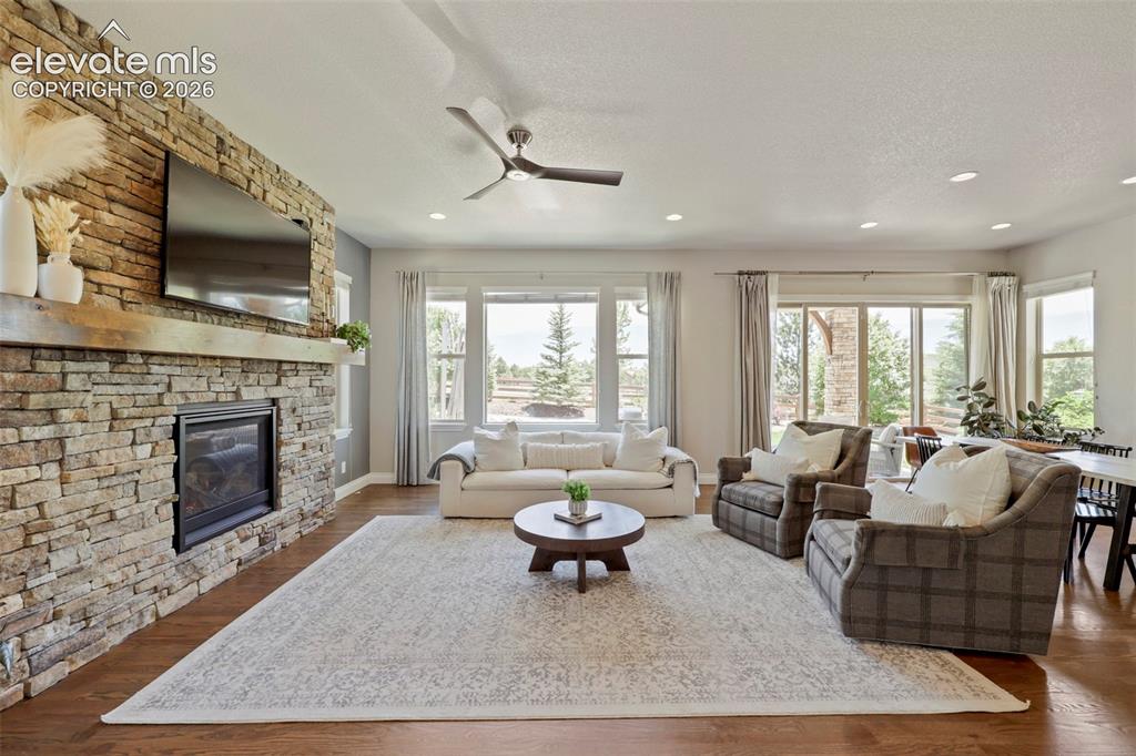 Image 4 of 38: Serene living area