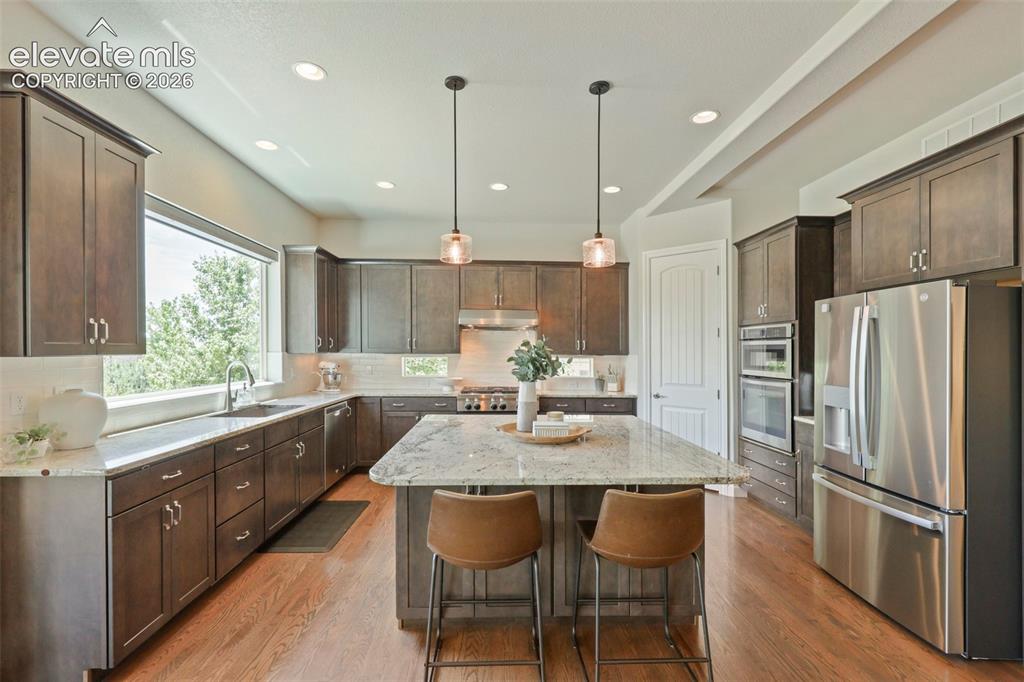 Image 7 of 38: Kitchen