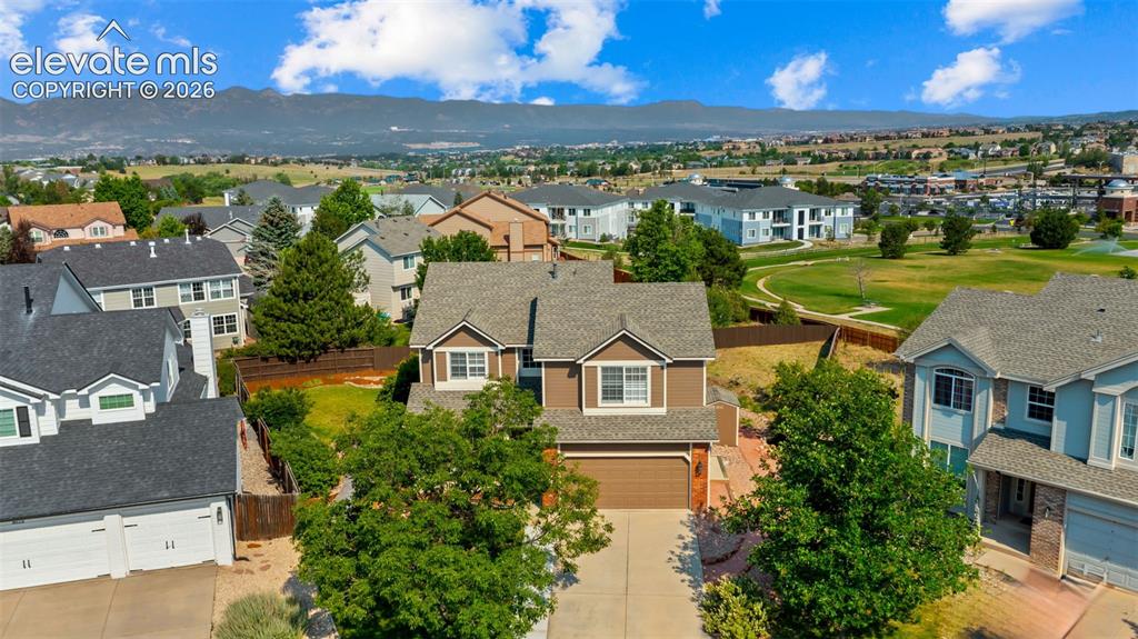 Image 27 of 30: Stunning cul de sac home