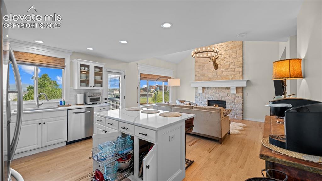 Image 7 of 30: Signature LG appliances and Bosch DW