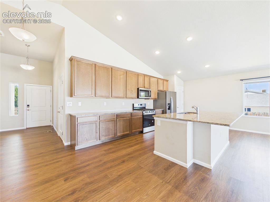 Image 10 of 43: Kitchen