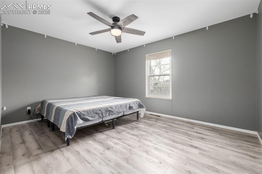 Image 17 of 41: Bedroom