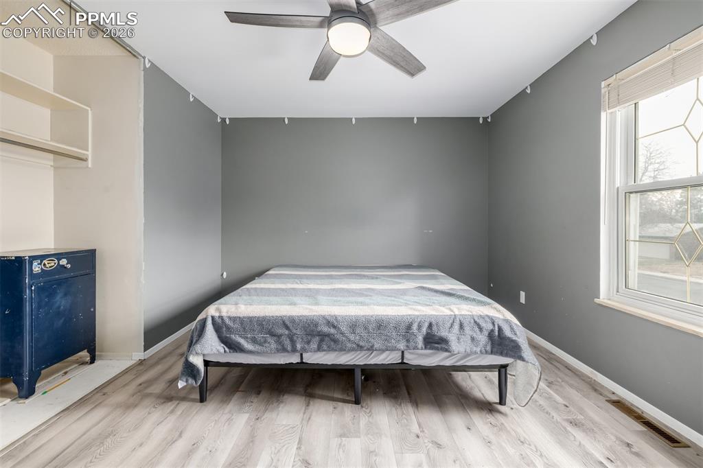 Image 18 of 41: Bedroom