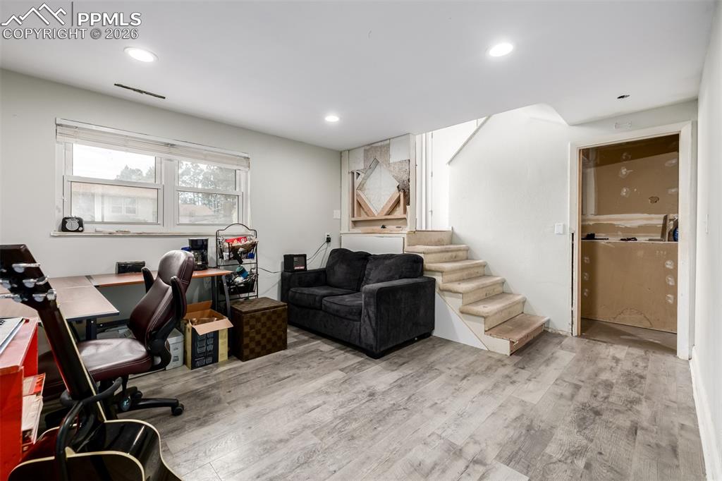 Image 22 of 41: Office