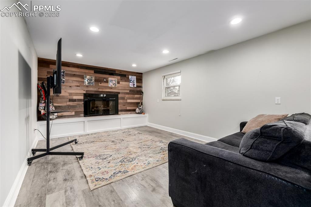 Image 26 of 41: Living Room