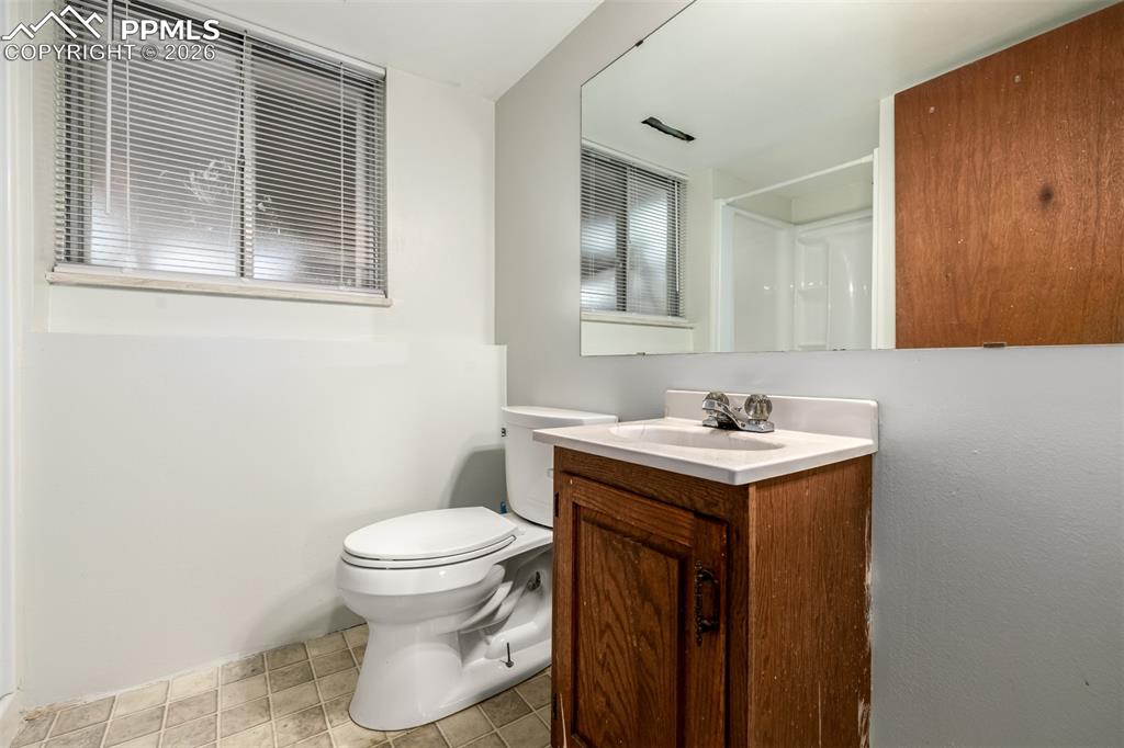 Image 30 of 41: Bathroom