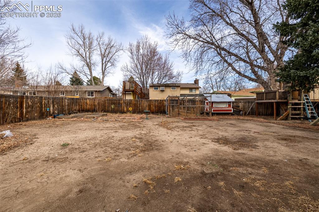 Image 41 of 41: Yard