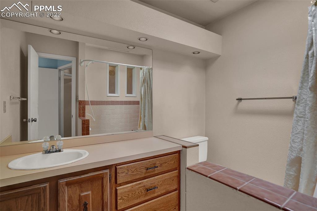 Listing 8183299, Image 25 of 38