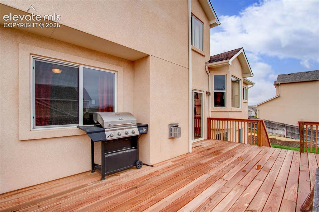 Image 36 of 39: Deck