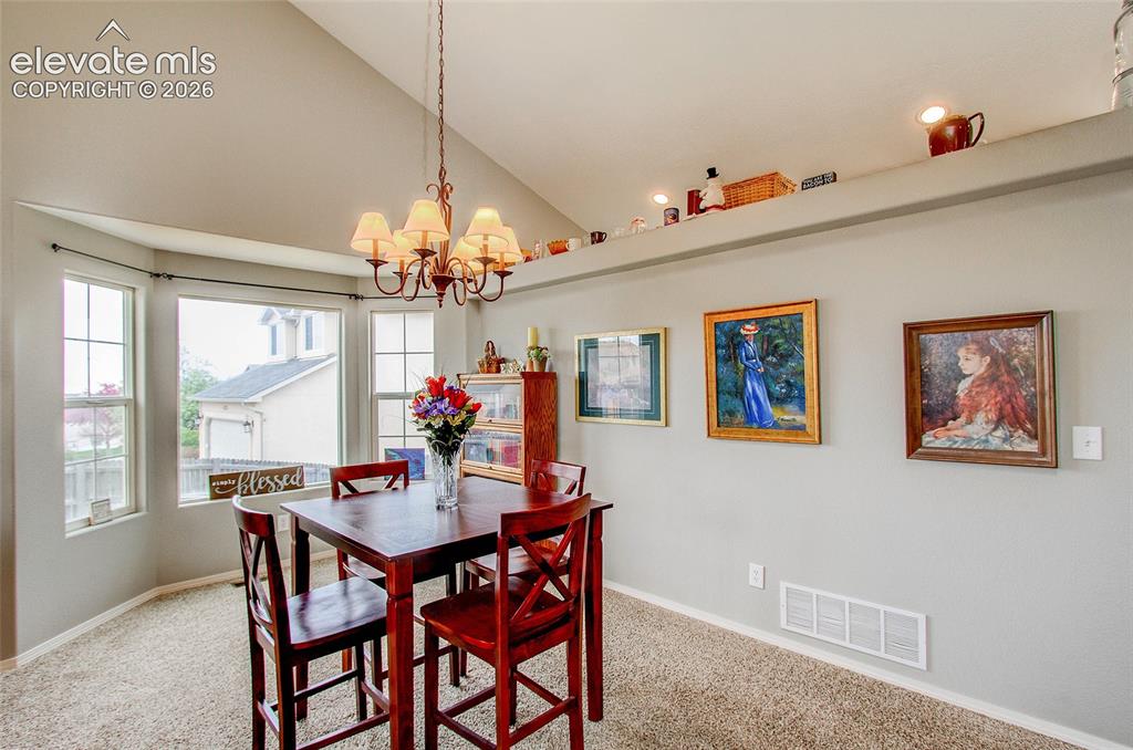 Image 7 of 39: Dining Area