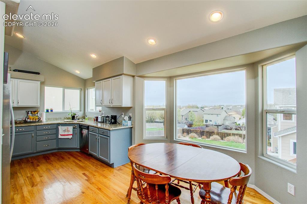 Image 9 of 39: Kitchen