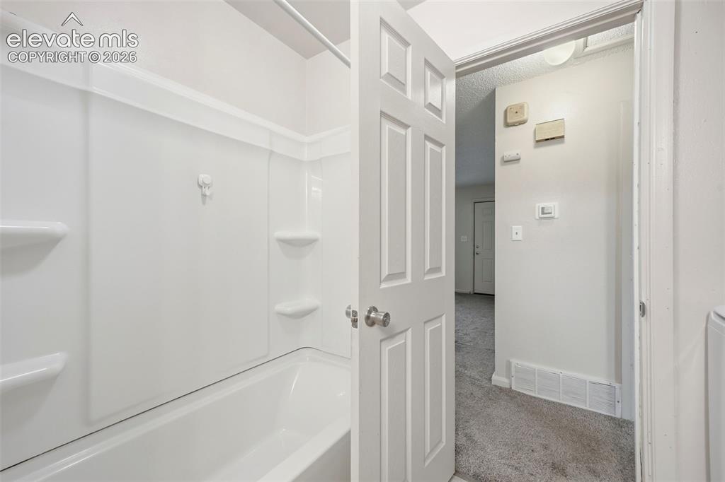 Image 11 of 47: Bathroom