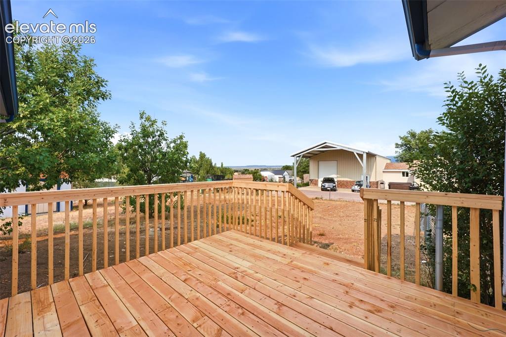 Image 33 of 47: Deck