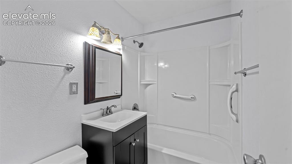Image 10 of 38: Bathroom