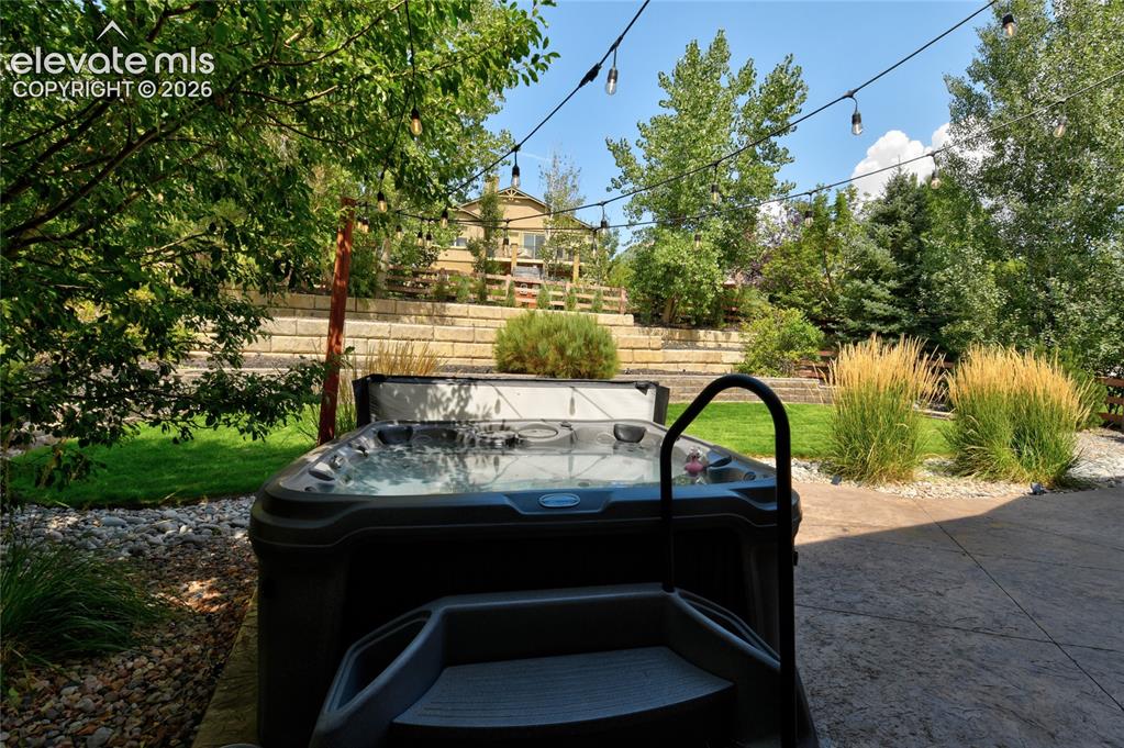 Image 38 of 49: Hot tub