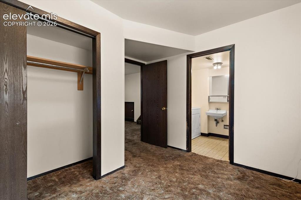 Image 19 of 29: Bedroom