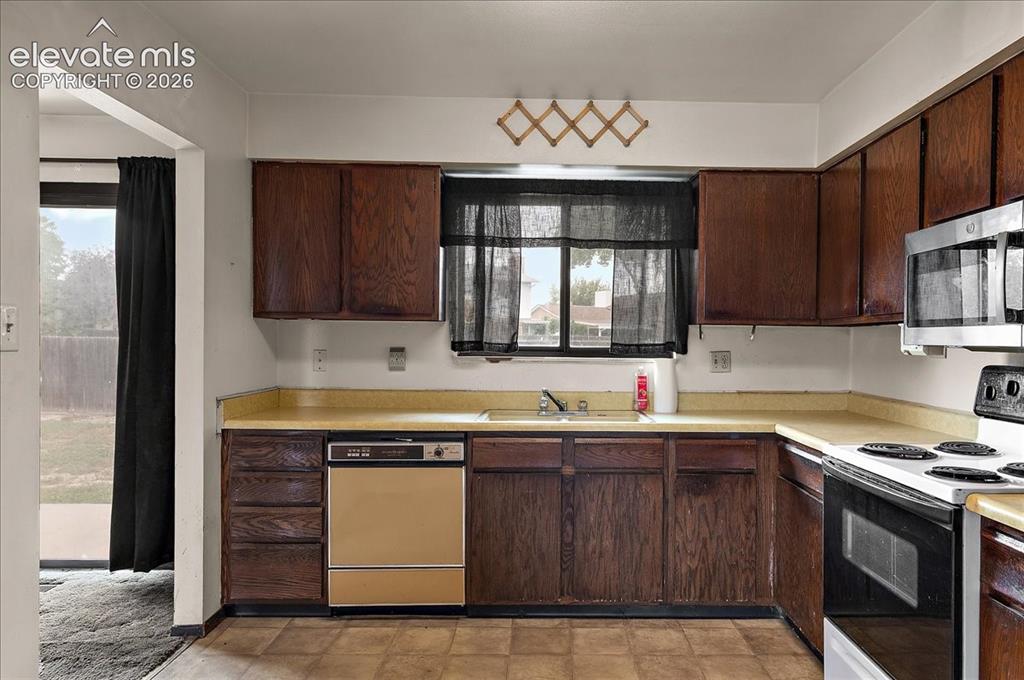 Image 5 of 29: Kitchen