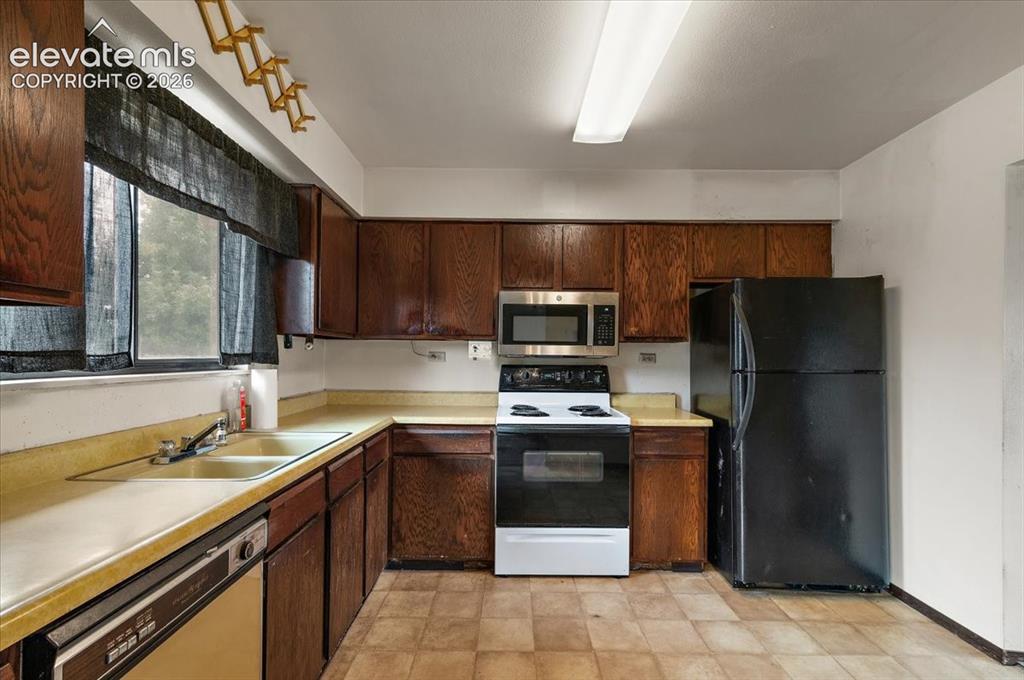 Image 6 of 29: Kitchen