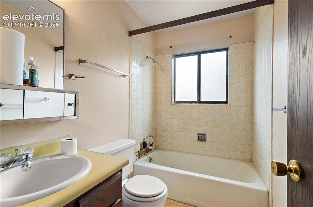 Image 9 of 29: Bathroom