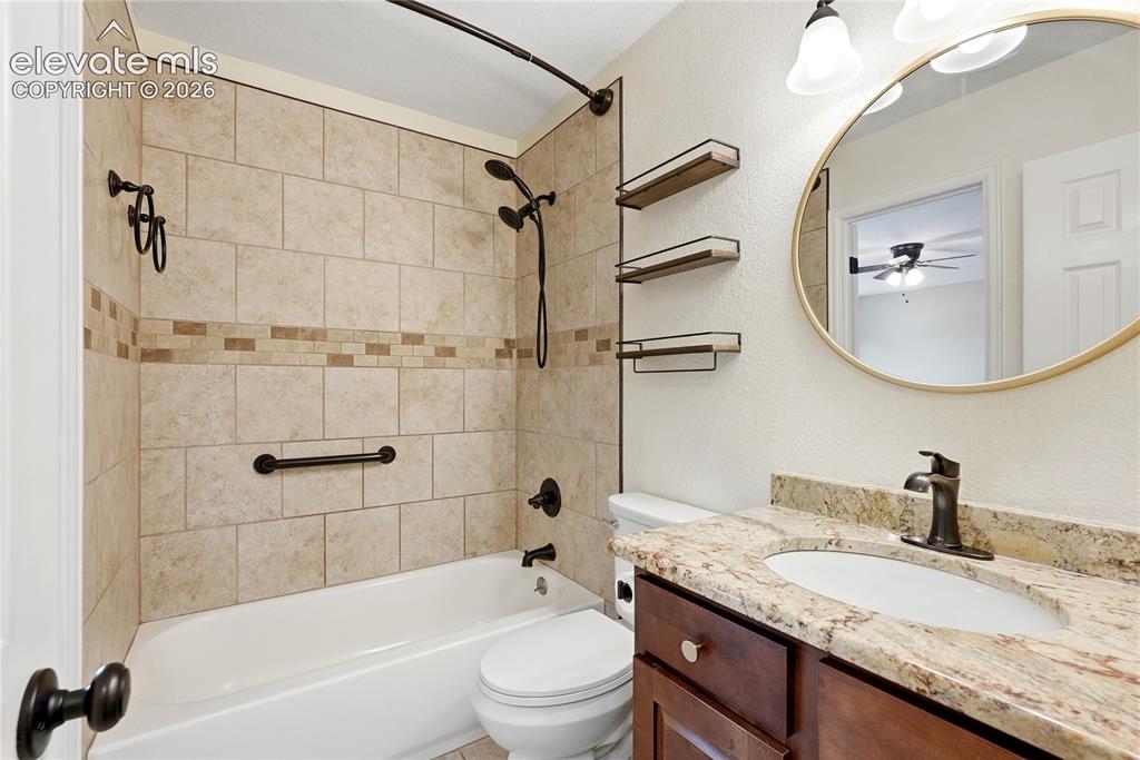 Image 14 of 49: Bathroom