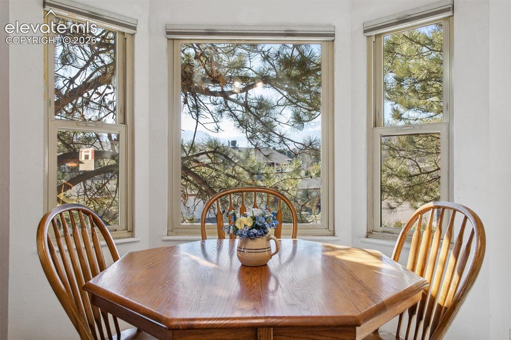 Image 6 of 15: Dining Area