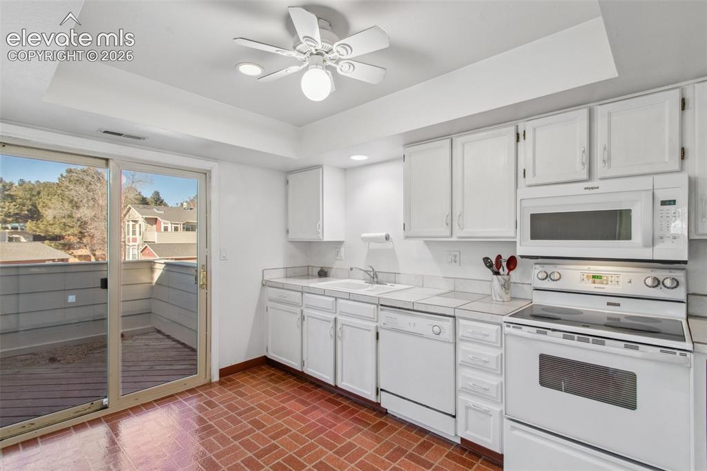 Image 8 of 15: Kitchen