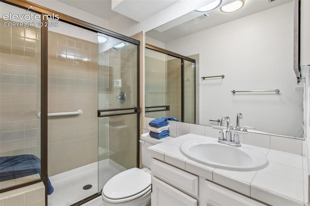 Image 9 of 15: Bathroom