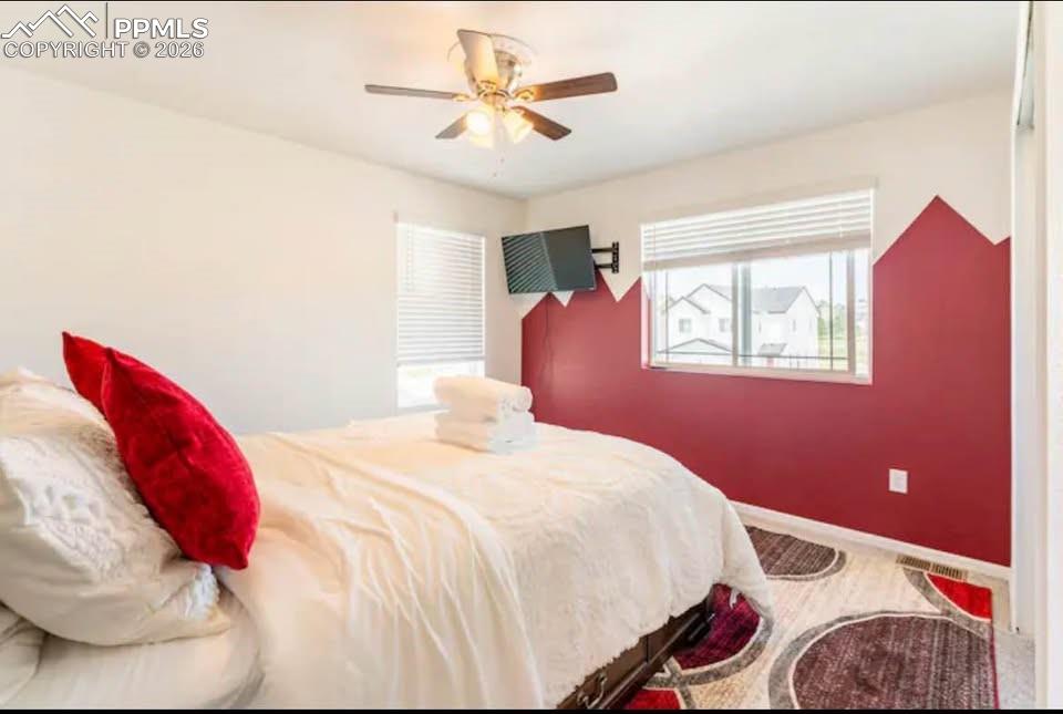 Image 12 of 15: Bedroom