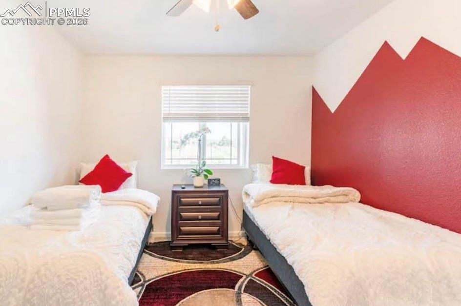 Image 13 of 15: Bedroom