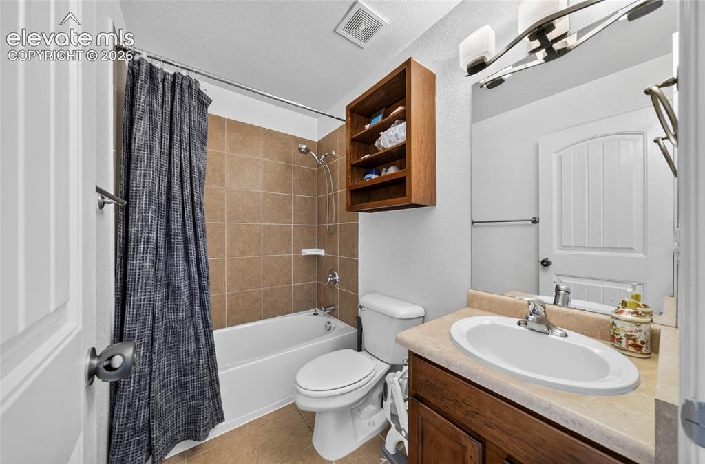 Image 15 of 23: Bathroom