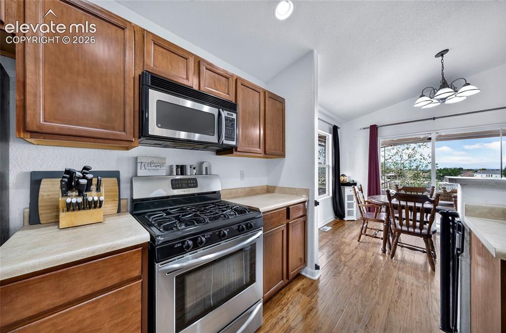 Image 6 of 23: Kitchen