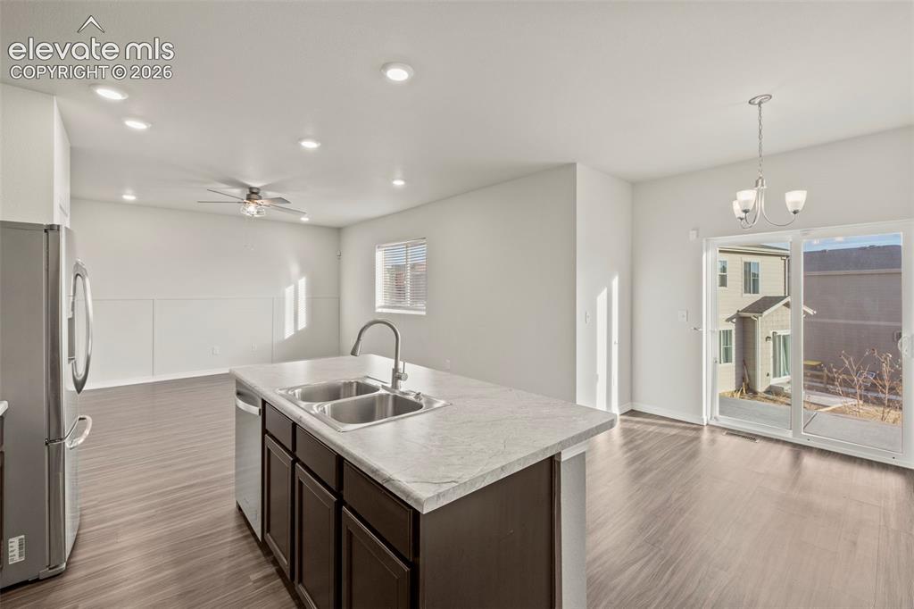 Image 15 of 33: Kitchen