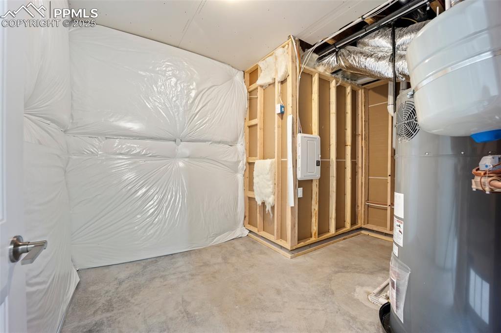 Image 40 of 50: Basement