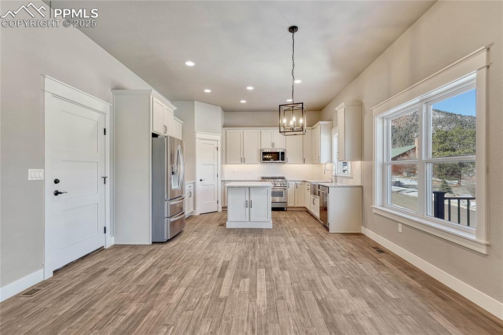 Image 11 of 45: Kitchen