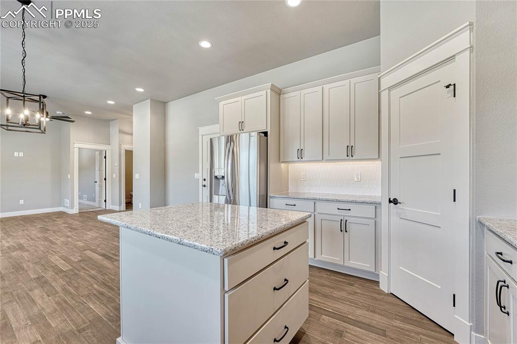 Image 15 of 45: Kitchen