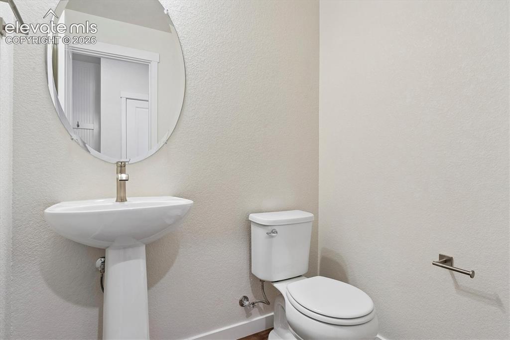 Image 10 of 23: Bathroom