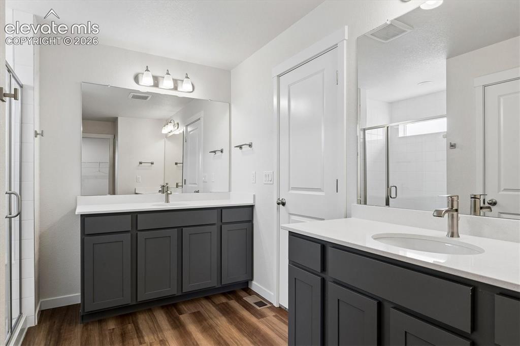 Image 15 of 23: Bathroom