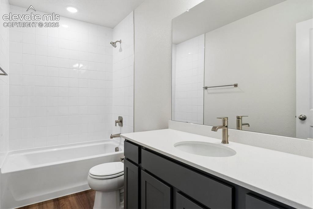 Image 18 of 23: Bathroom