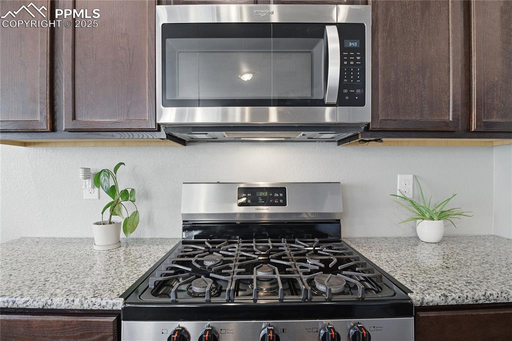 Image 15 of 42: Kitchen