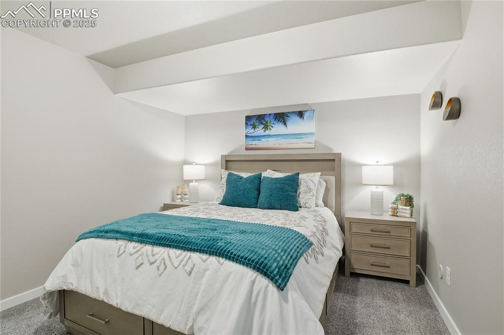 Image 31 of 42: Bedroom