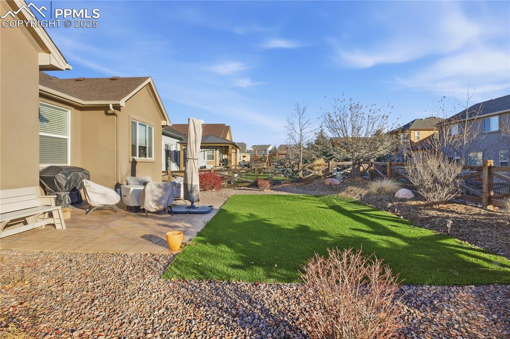 Image 37 of 42: Yard