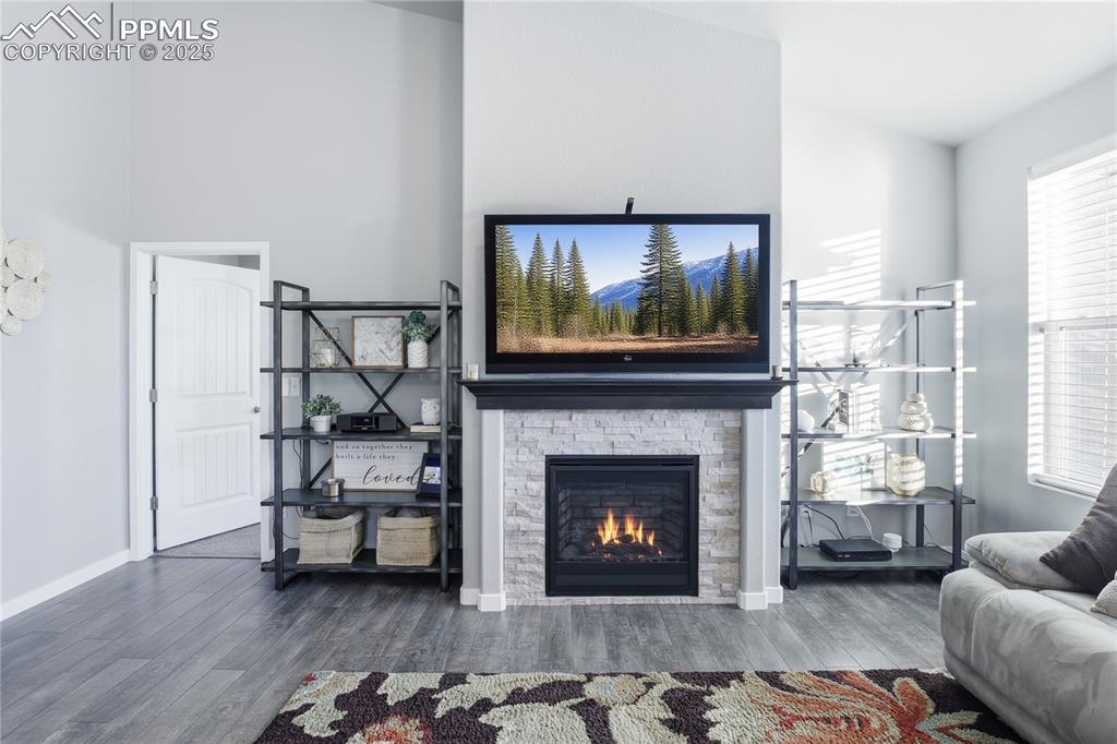 Image 6 of 42: Living Room